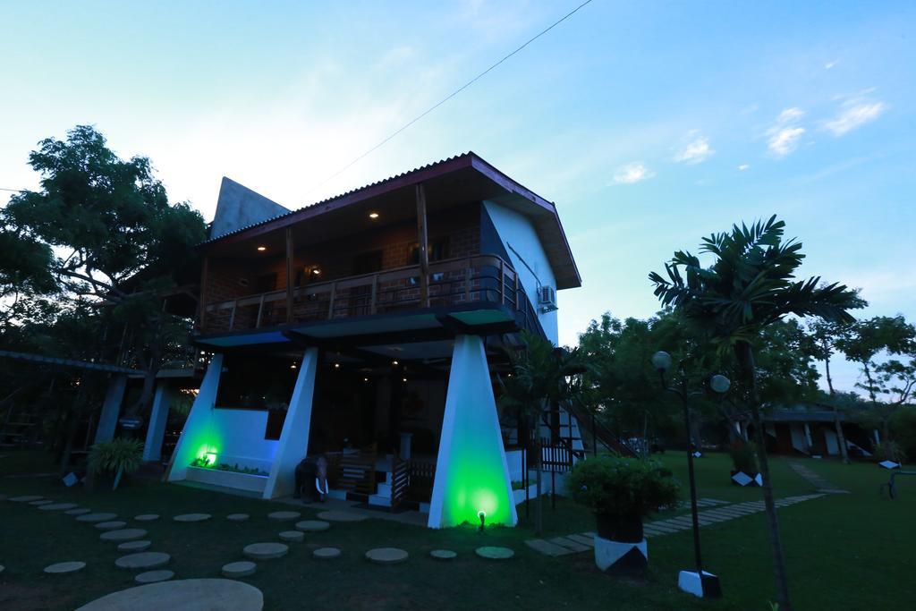 Eco Hotel Black & White - Anuradhapura Mihintale Eksteriør bilde