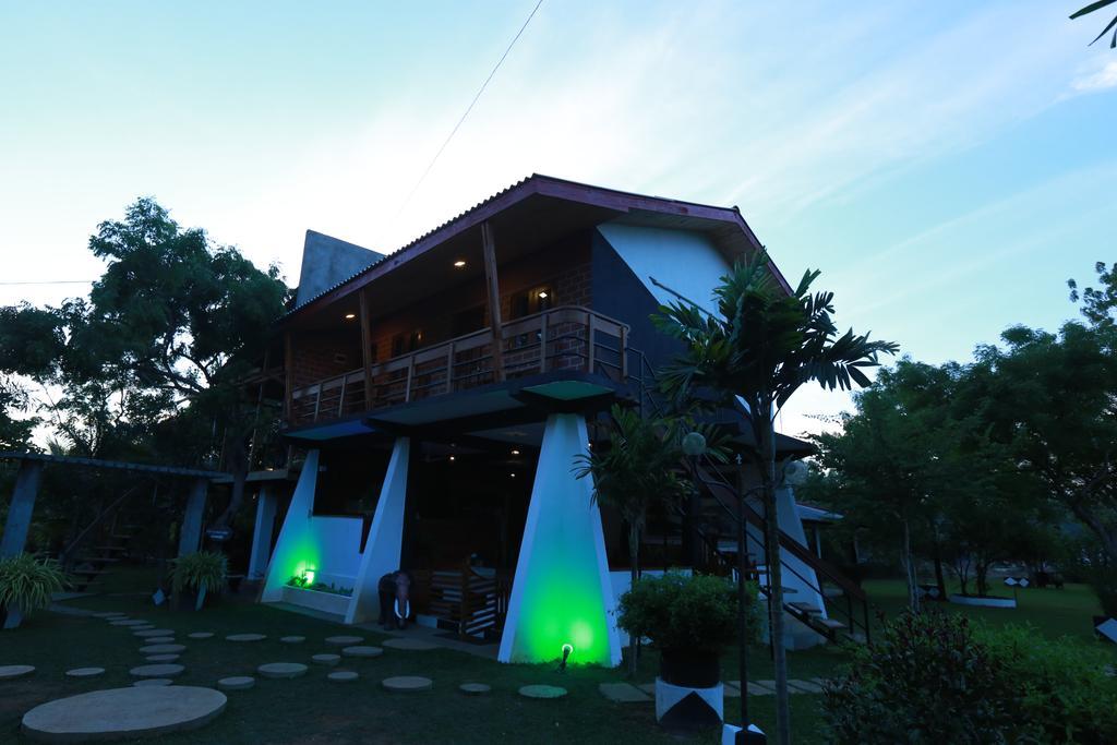 Eco Hotel Black & White - Anuradhapura Mihintale Eksteriør bilde