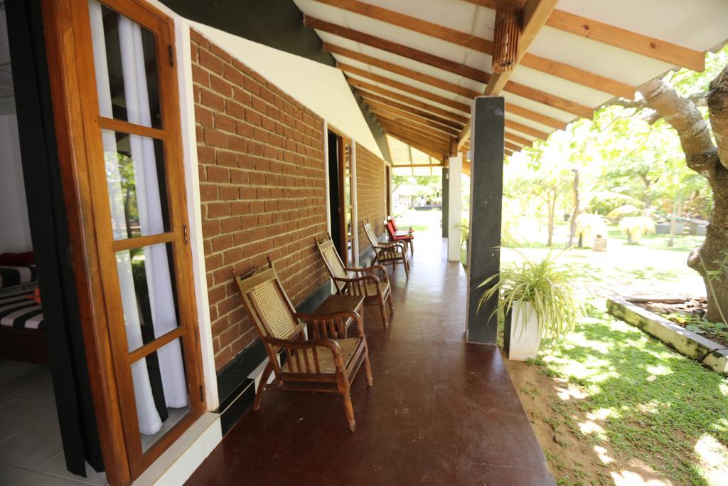 Eco Hotel Black & White - Anuradhapura Mihintale Eksteriør bilde