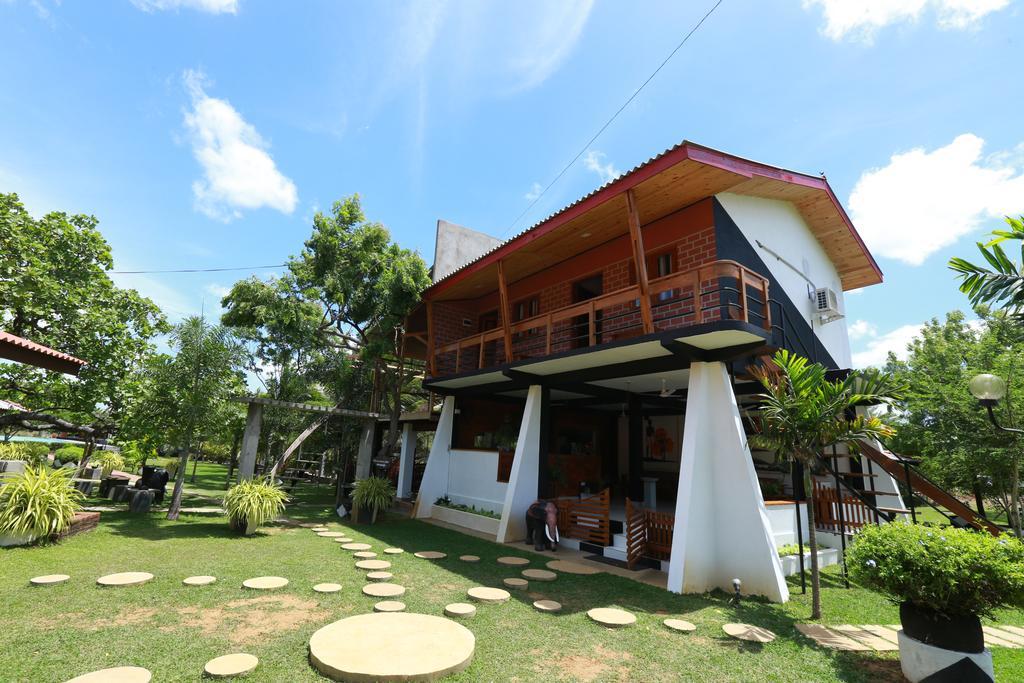Eco Hotel Black & White - Anuradhapura Mihintale Eksteriør bilde