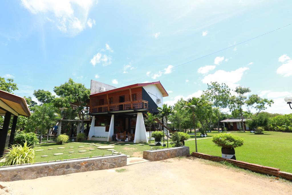 Eco Hotel Black & White - Anuradhapura Mihintale Eksteriør bilde