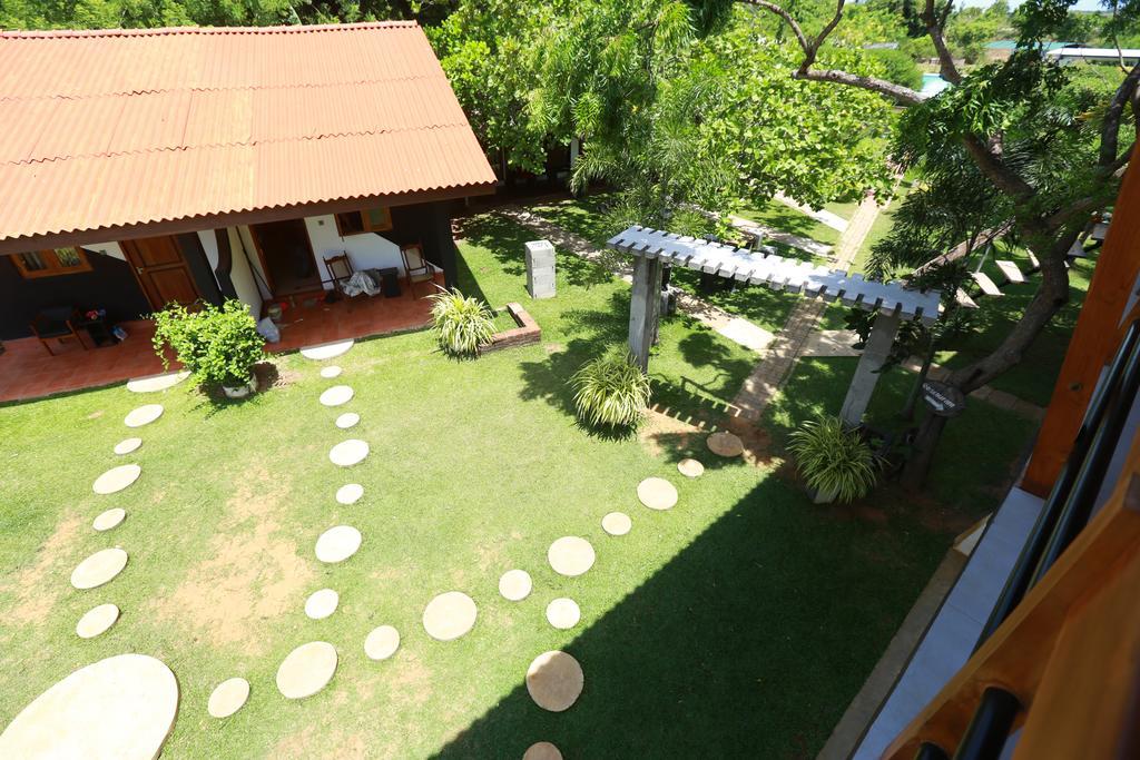 Eco Hotel Black & White - Anuradhapura Mihintale Eksteriør bilde
