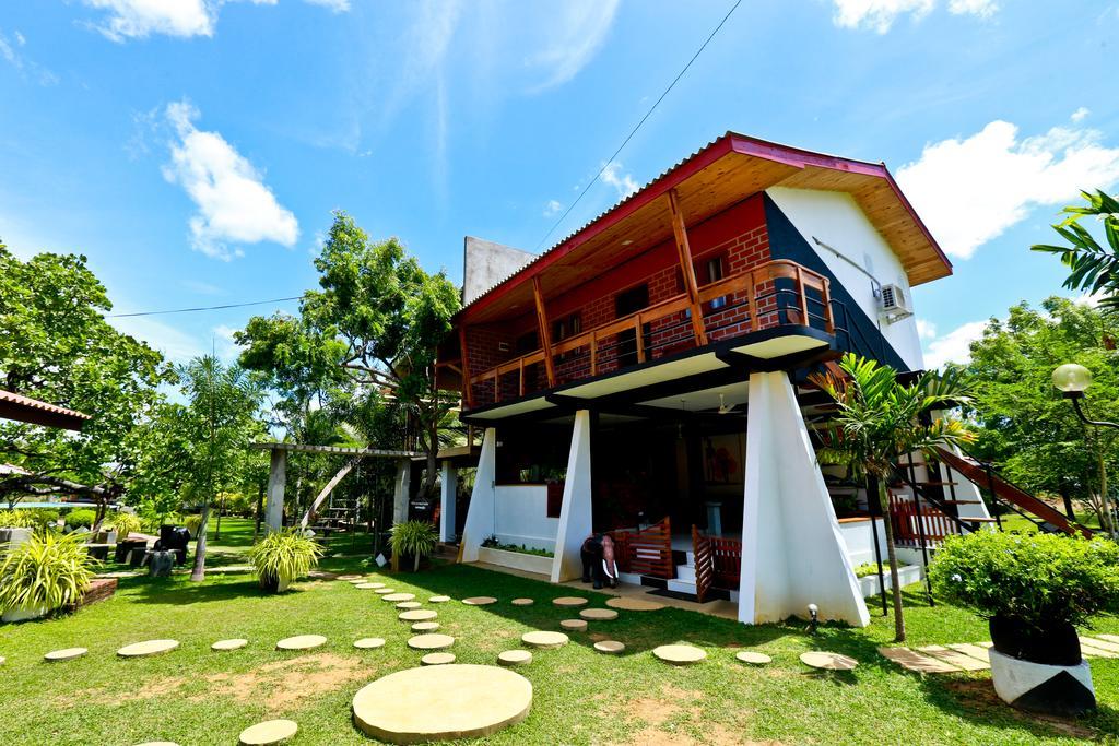 Eco Hotel Black & White - Anuradhapura Mihintale Eksteriør bilde